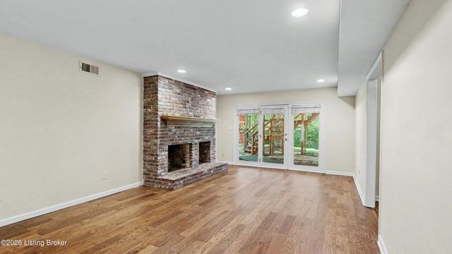 10704 High Grove Pl, Louisville, KY 40223