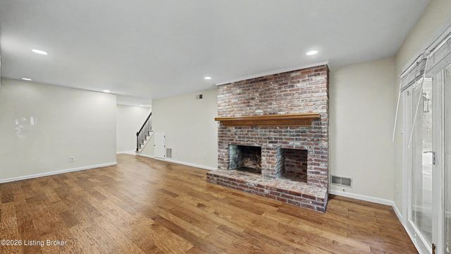 10704 High Grove Pl, Louisville, KY 40223