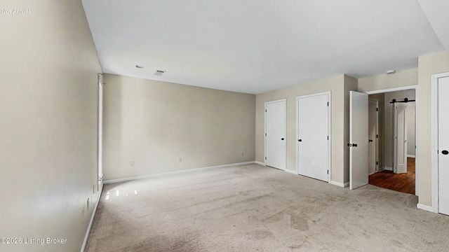 10704 High Grove Pl, Louisville, KY 40223