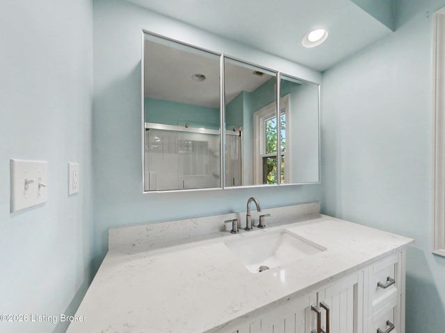 10704 High Grove Pl, Louisville, KY 40223