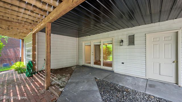 10704 High Grove Pl, Louisville, KY 40223