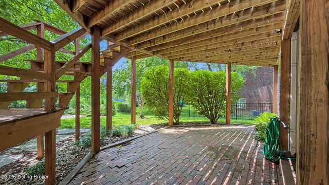 10704 High Grove Pl, Louisville, KY 40223