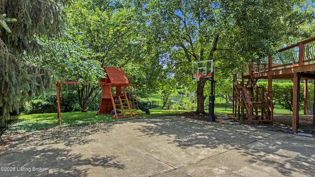 10704 High Grove Pl, Louisville, KY 40223