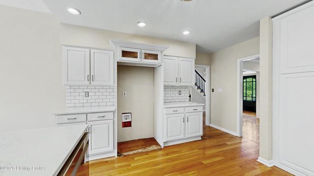 10704 High Grove Pl, Louisville, KY 40223