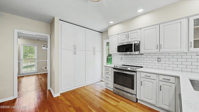 10704 High Grove Pl, Louisville, KY 40223