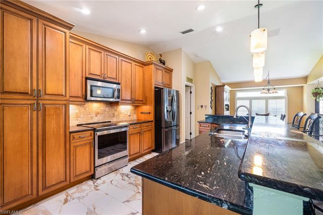 6037 Birnam Wood LN, Fort Myers, FL 33908