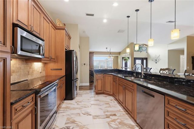 6037 Birnam Wood LN, Fort Myers, FL 33908