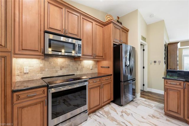 6037 Birnam Wood LN, Fort Myers, FL 33908