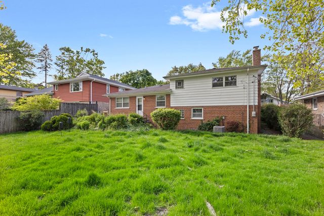 221 W Sheridan Place, Lake Bluff, IL 60044