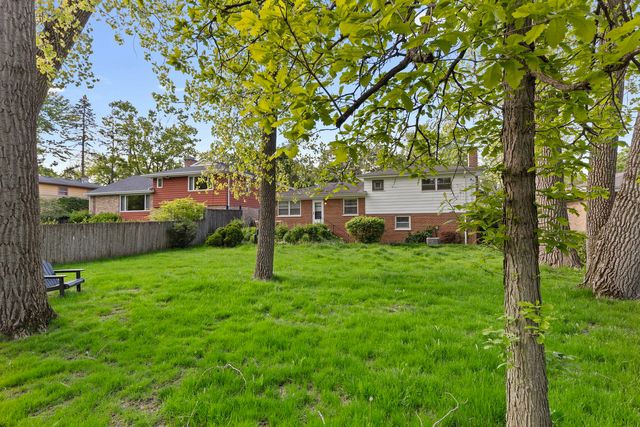 221 W Sheridan Place, Lake Bluff, IL 60044