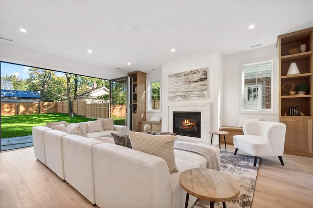 1209 Maple Avenue, Wilmette, IL 60091