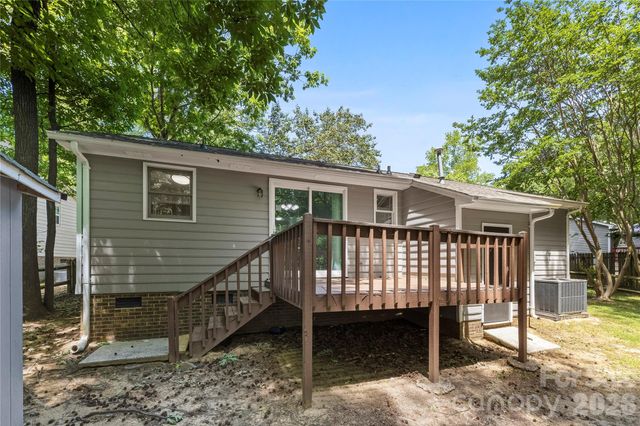 8200 Chrisbry Lane, Charlotte, NC 28215
