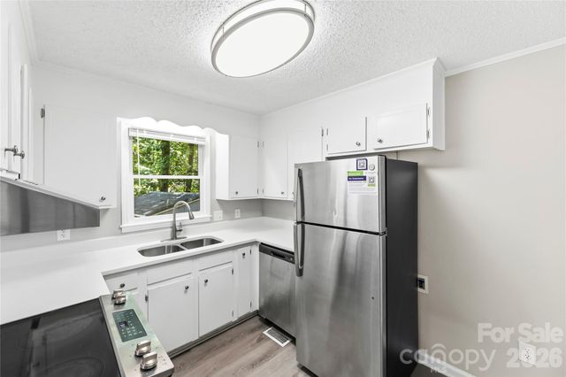 8200 Chrisbry Lane, Charlotte, NC 28215