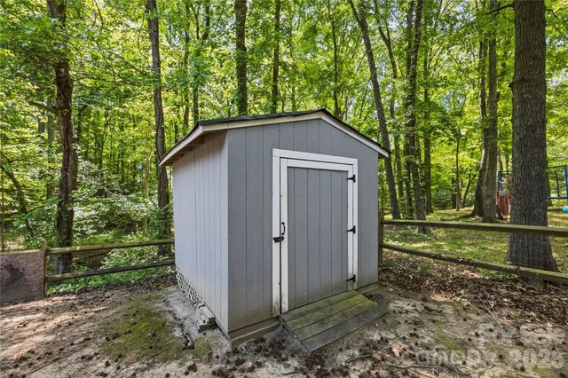 8200 Chrisbry Lane, Charlotte, NC 28215