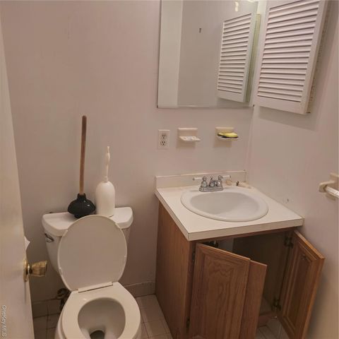 452 Somerset Drive F, Pearl River, NY 10965