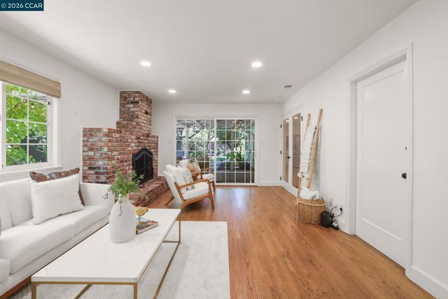 61 Carlos Ct, Walnut Creek, CA 94597