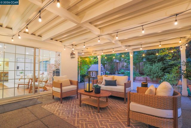 61 Carlos Ct, Walnut Creek, CA 94597