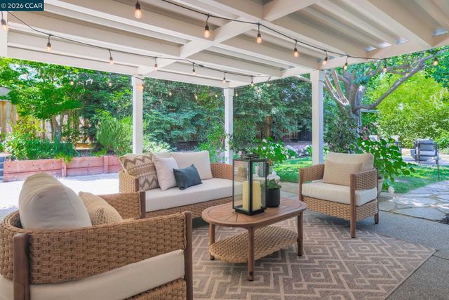 61 Carlos Ct, Walnut Creek, CA 94597
