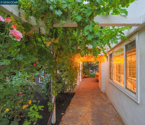 61 Carlos Ct, Walnut Creek, CA 94597