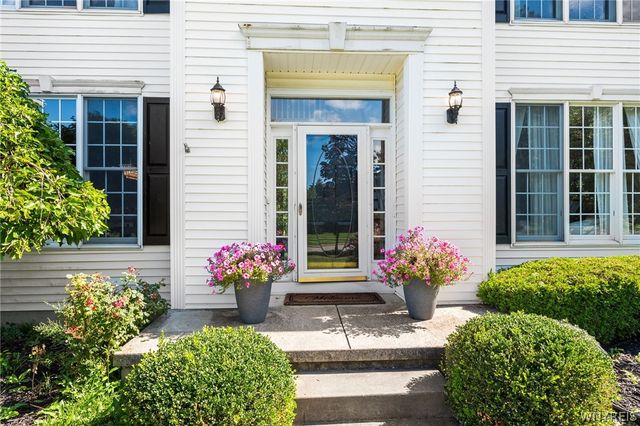 5453 Marthas Vineyard, Clarence, NY 14032