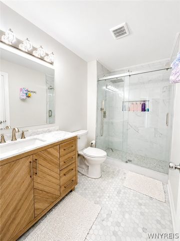 5453 Marthas Vineyard, Clarence, NY 14032