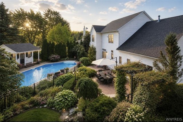 5453 Marthas Vineyard, Clarence, NY 14032