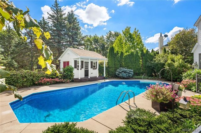 5453 Marthas Vineyard, Clarence, NY 14032