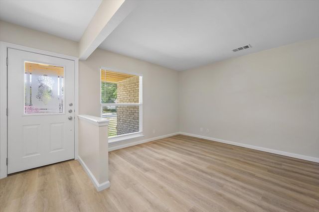 1100 Red Cliff DR, Austin, TX 78758