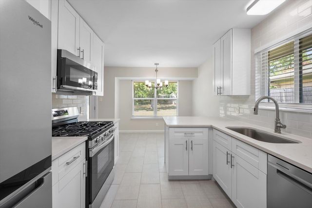 1100 Red Cliff DR, Austin, TX 78758