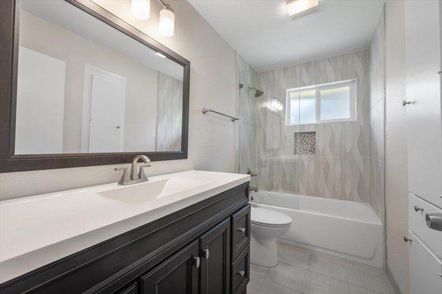 1100 Red Cliff DR, Austin, TX 78758