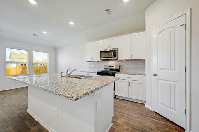 1711 Windsor BLVD, Lockhart, TX 78644