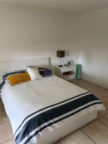 16184 Laurel Drive 204, Weston, FL 33326