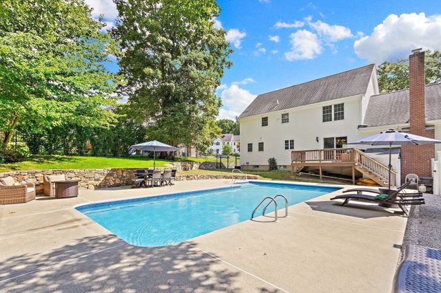 36 Highridge Rd, Bellingham, MA 02019