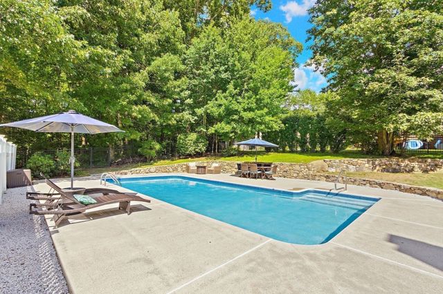 36 Highridge Rd, Bellingham, MA 02019