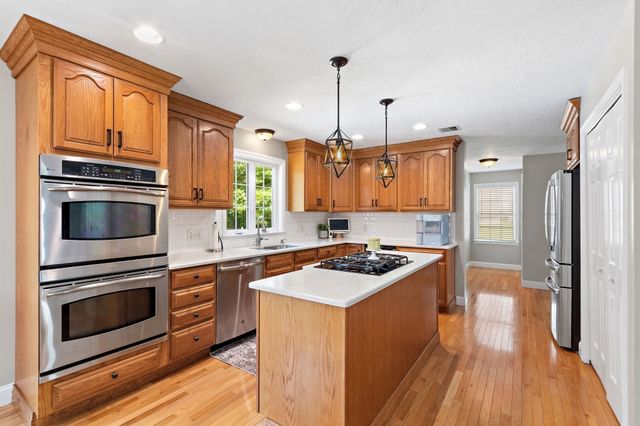 36 Highridge Rd, Bellingham, MA 02019