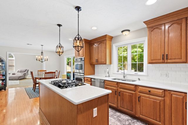 36 Highridge Rd, Bellingham, MA 02019