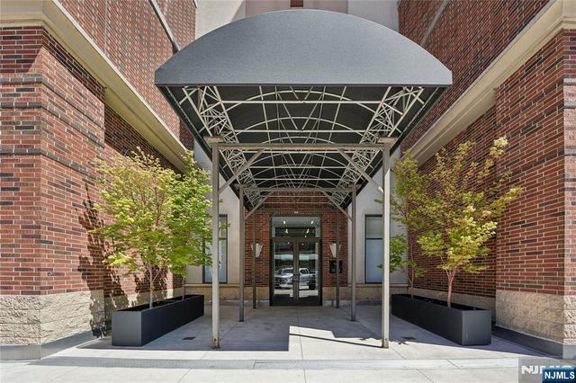 2301 City Place, Edgewater, NJ 07020