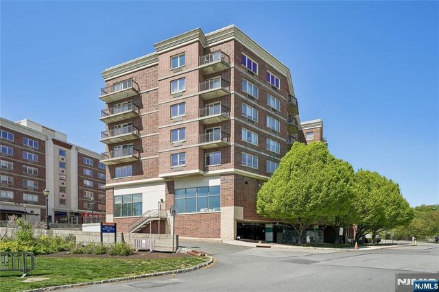 2301 City Place, Edgewater, NJ 07020