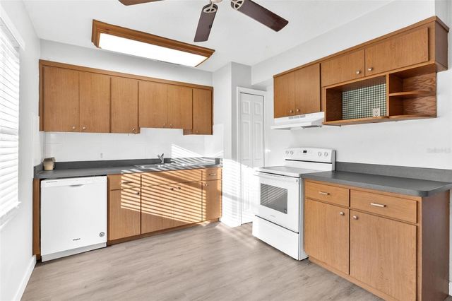 500 COLLEGE AVENUE, Fruitland Park, FL 34731