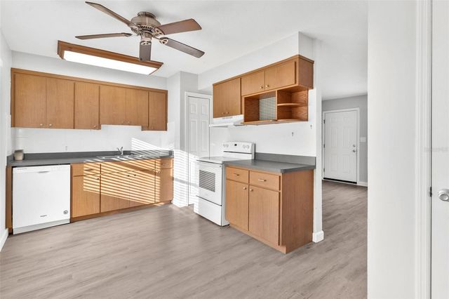 500 COLLEGE AVENUE, Fruitland Park, FL 34731