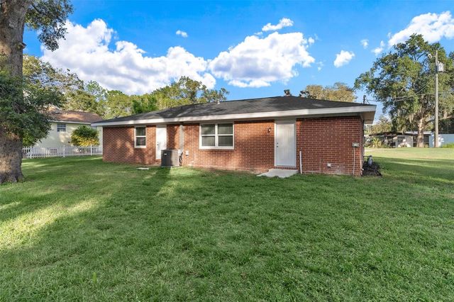 500 COLLEGE AVENUE, Fruitland Park, FL 34731