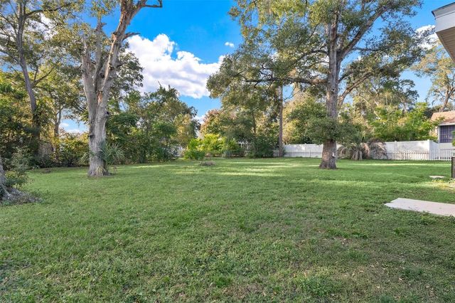 500 COLLEGE AVENUE, Fruitland Park, FL 34731