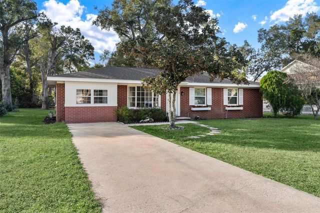 500 COLLEGE AVENUE, Fruitland Park, FL 34731