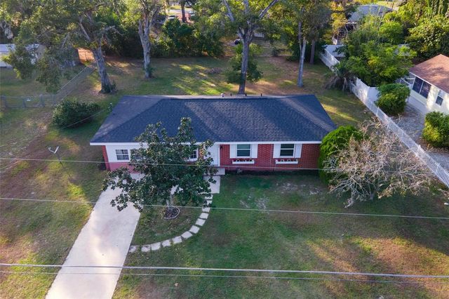 500 COLLEGE AVENUE, Fruitland Park, FL 34731