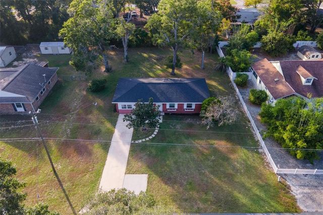 500 COLLEGE AVENUE, Fruitland Park, FL 34731