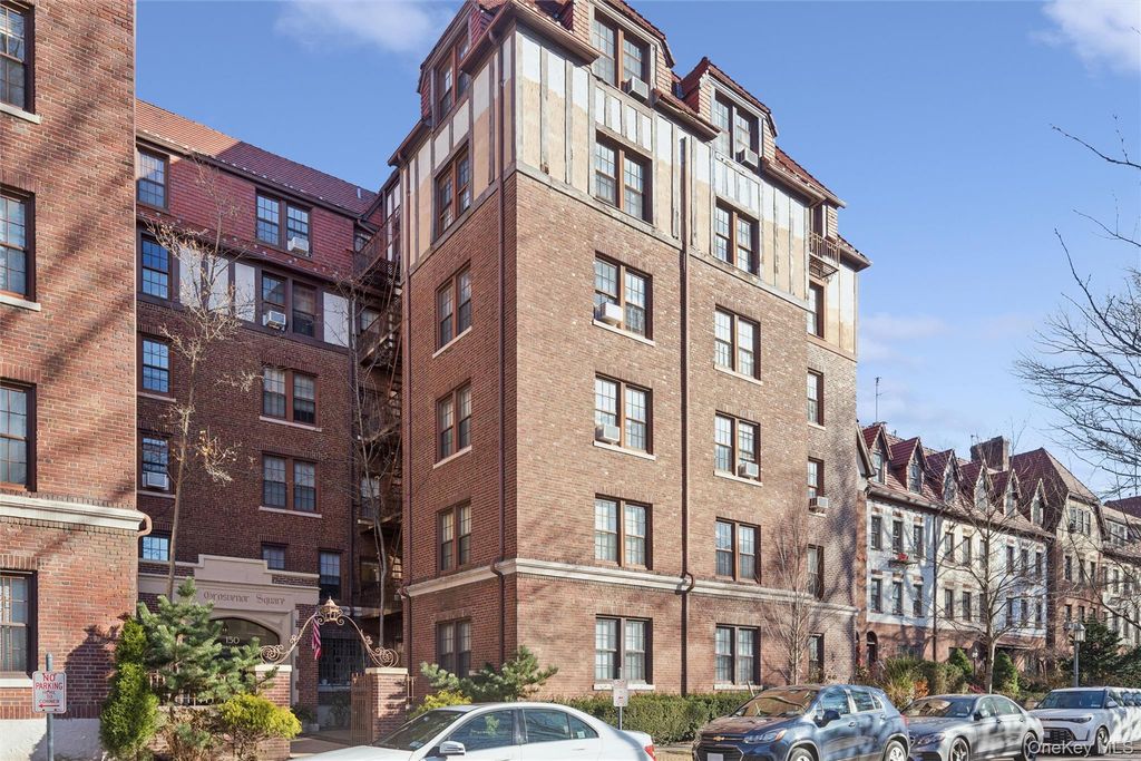150 Burns Street 5H, Forest Hills, NY 11375
