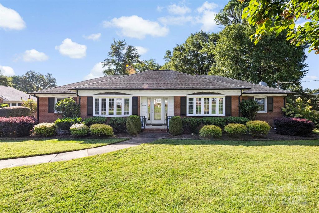 528 Holiday Road, Gastonia, NC 28054