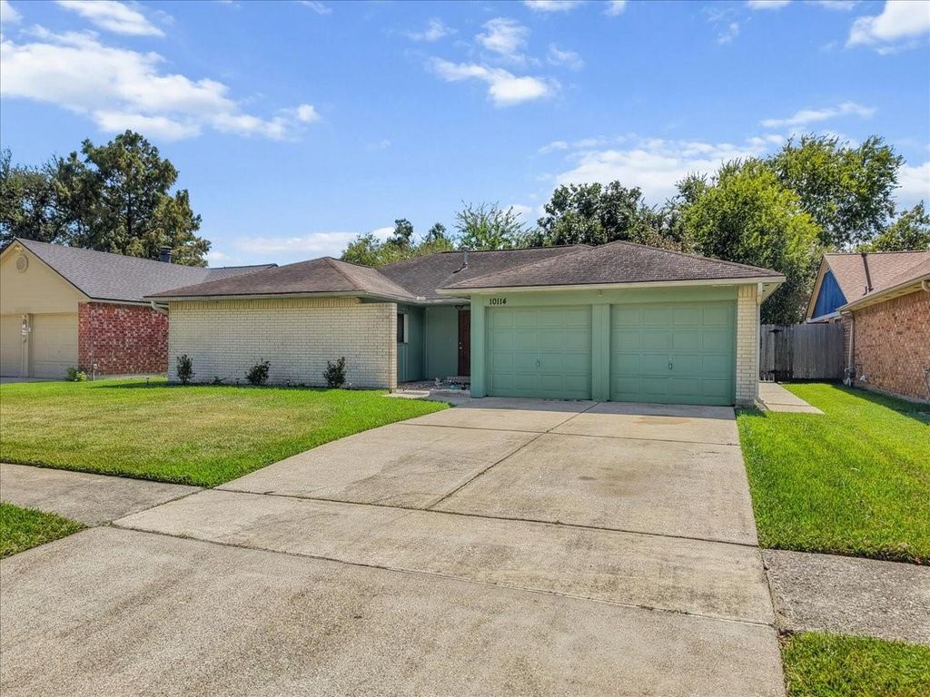 10114 Roseberry Drive, La Porte, TX 77571