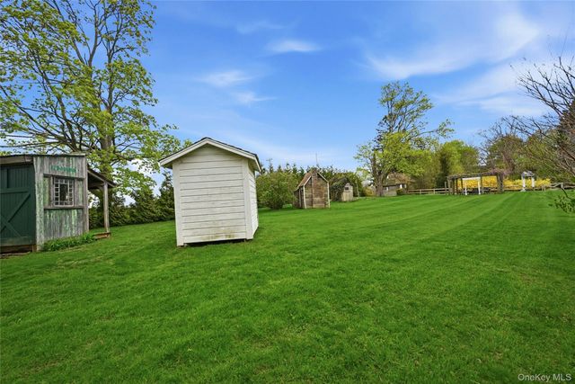 12 Herricks Lane, Jamesport, NY 11901