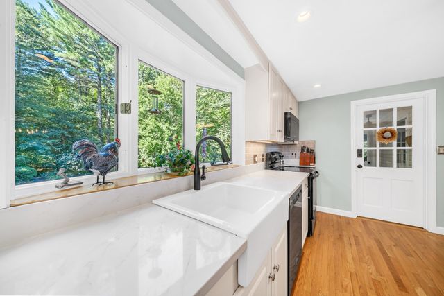 6 W Parish Dr, Andover, MA 01810